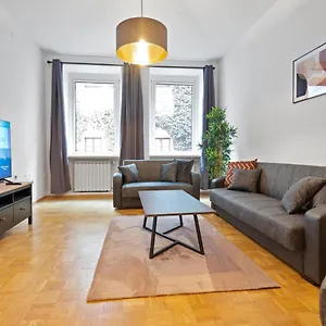 https://flatista-homes-old-town.com-bavaria.com