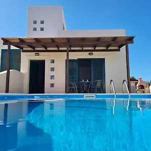 https://villa-con-piscina-cerca-de-las-dunas-de-corralejo.in-canary-islands.com